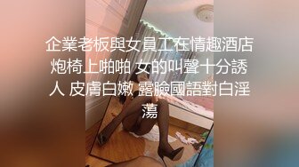  兼职女模特被色魔摄影师诱惑张开大腿玩B