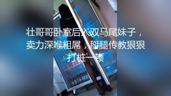 门缝下偷拍邻居家妹子洗完澡赤身裸体出来擦身体 两个奶子圆鼓鼓的,逼逼只有一点毛