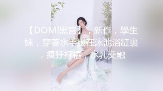 【新片速遞 】 商场女厕全景厕拍手臂上纹身的大眼妹⭐穿透明的黑内尤显风流