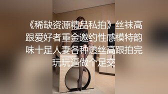 出租屋公共厨房偷装针孔摄像头偷拍邻居美眉洗澡下面毛毛真性感