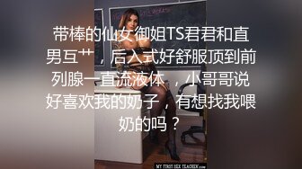 说话很拽的大奶妹和小伙在公园的厕所里直播啪啪有人来了快点进去