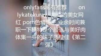 歌厅探花陈先生KTV唱唱歌啪啪啪，马尾少妇唱歌摸腿躺身上摸奶子，沙发上翘起屁股后入猛抬起双腿抽插