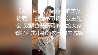 蓝裙极品小美女，光滑的肌肤，阴毛旺盛的下面尿流如水串，顺势而下哗啦啦的声音听着特别优美！