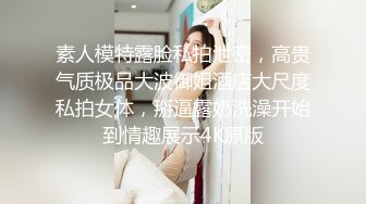 背带裤短丝袜的烫发熟妇