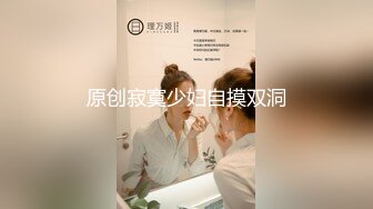 【新片速遞】无套中出娇小萝莉，玩到一半拿出震动棒一起伺候骚逼，表情好骚啊，捂着内射的精液去厕所！