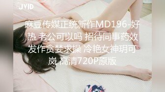 ?露脸劲爆流出? 美若天仙抖音美女网红夜场DJ 淫乱3P流出 圆润蜜桃臀神尻 前后塞满鸡巴 兄弟们能看出来是那个网红？